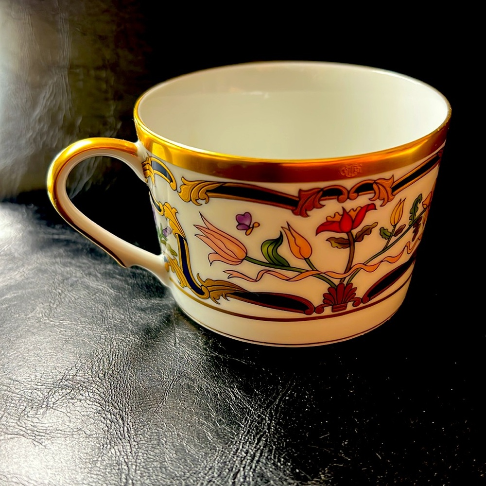 Dior White Mug Elegant Dining Essential